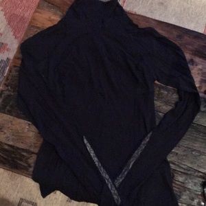 Black lululemon long sleeved top w reflective det